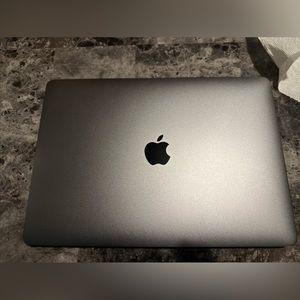 MacBook Pro M1 2020 (13 inch) 8GB RAM 256GB storage. Read description.